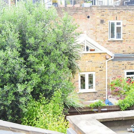 3 Bedroom Family House With A Superb Kitchen And Garden London Eksteriør bilde