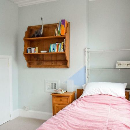 3 Bedroom Family House With A Superb Kitchen And Garden London Eksteriør bilde
