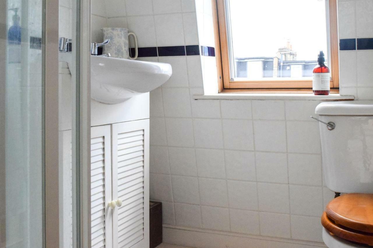 3 Bedroom Family House With A Superb Kitchen And Garden London Eksteriør bilde