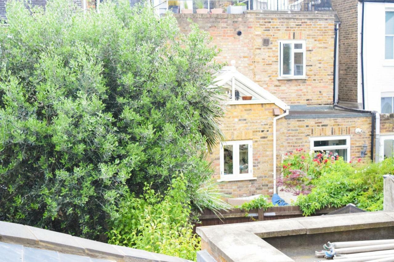 3 Bedroom Family House With A Superb Kitchen And Garden London Eksteriør bilde