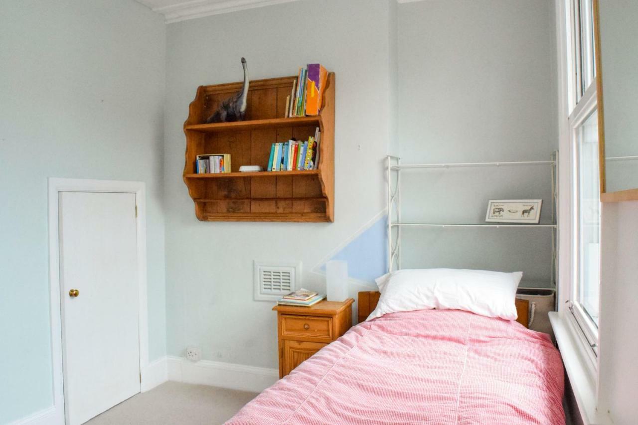 3 Bedroom Family House With A Superb Kitchen And Garden London Eksteriør bilde