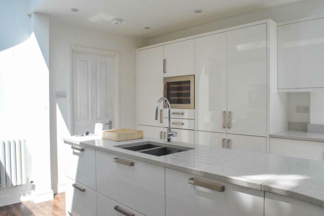 3 Bedroom Family House With A Superb Kitchen And Garden London Eksteriør bilde
