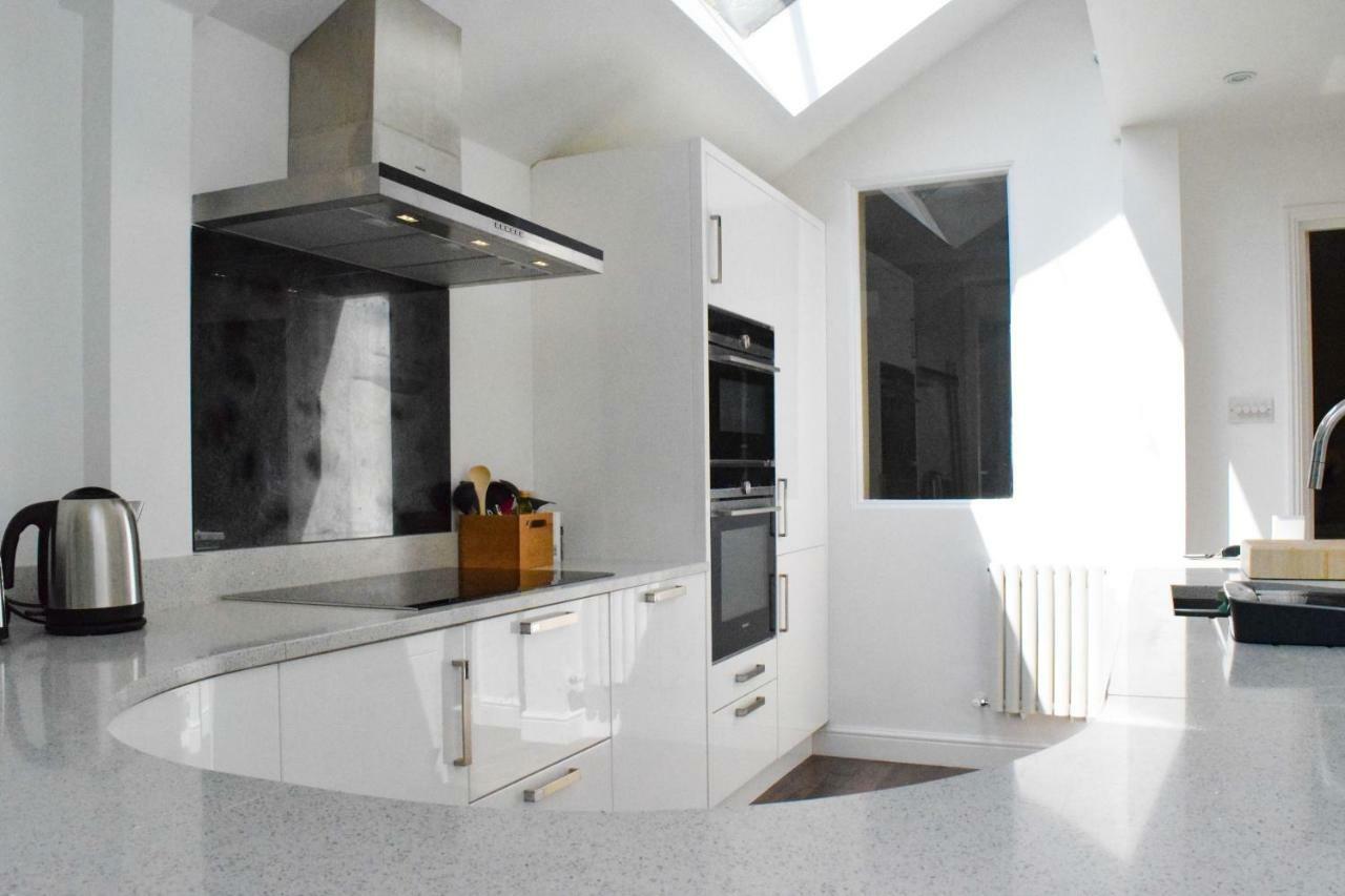 3 Bedroom Family House With A Superb Kitchen And Garden London Eksteriør bilde