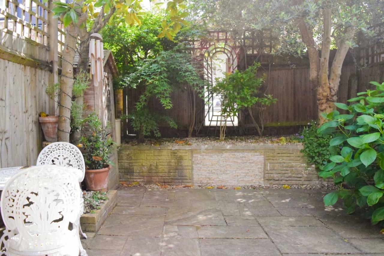 3 Bedroom Family House With A Superb Kitchen And Garden London Eksteriør bilde