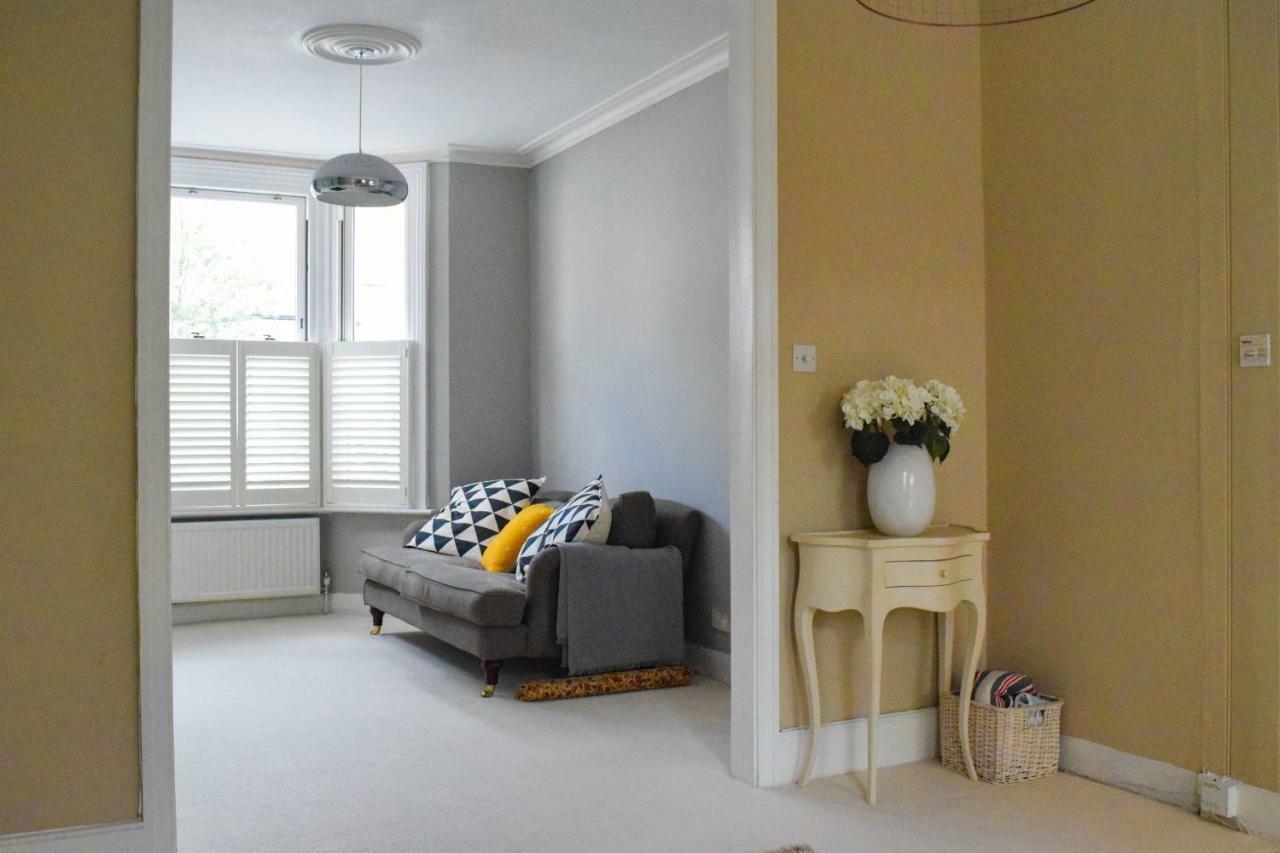 3 Bedroom Family House With A Superb Kitchen And Garden London Eksteriør bilde