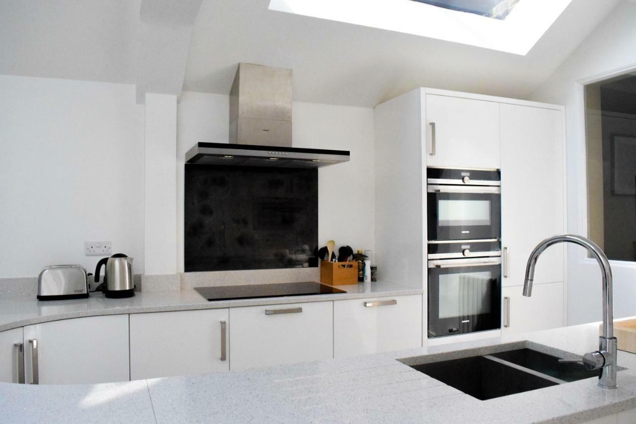 3 Bedroom Family House With A Superb Kitchen And Garden London Eksteriør bilde