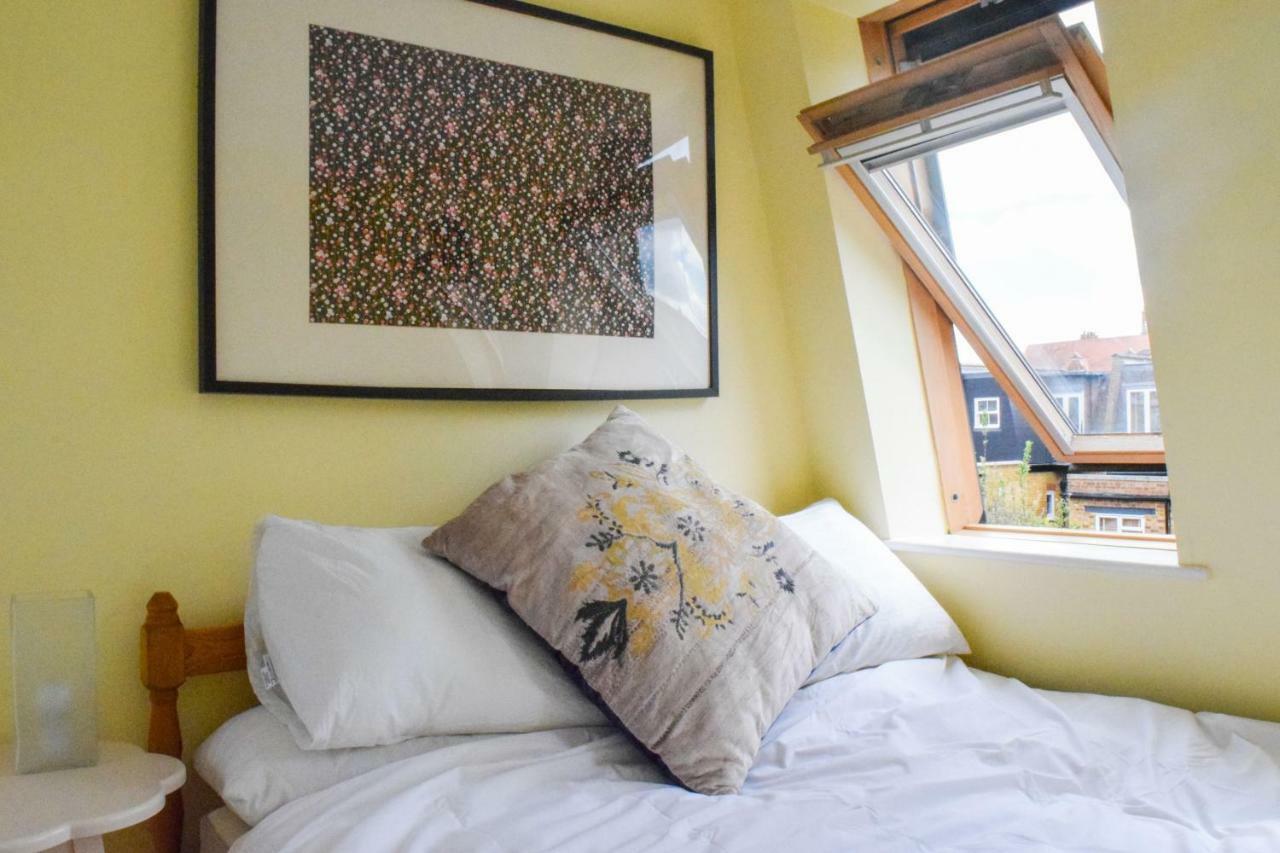 3 Bedroom Family House With A Superb Kitchen And Garden London Eksteriør bilde