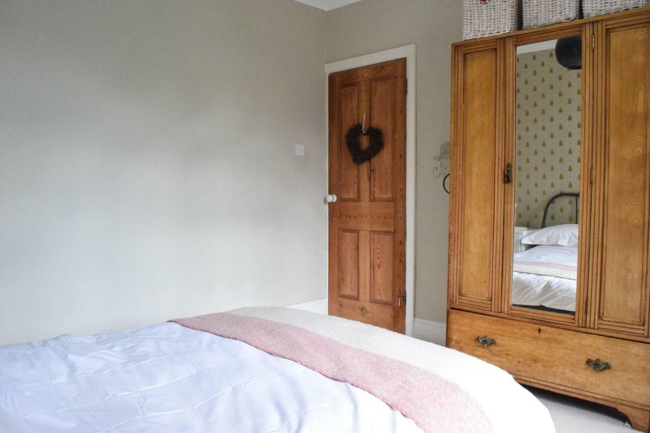3 Bedroom Family House With A Superb Kitchen And Garden London Eksteriør bilde