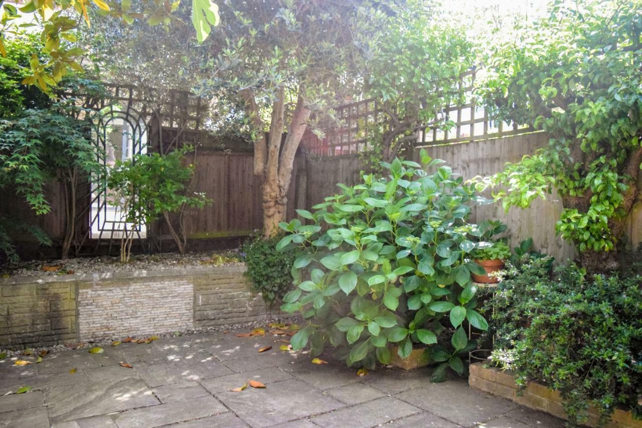 3 Bedroom Family House With A Superb Kitchen And Garden London Eksteriør bilde